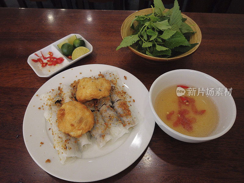 越南的Banh cuon(煎饼)或蒸米煎饼